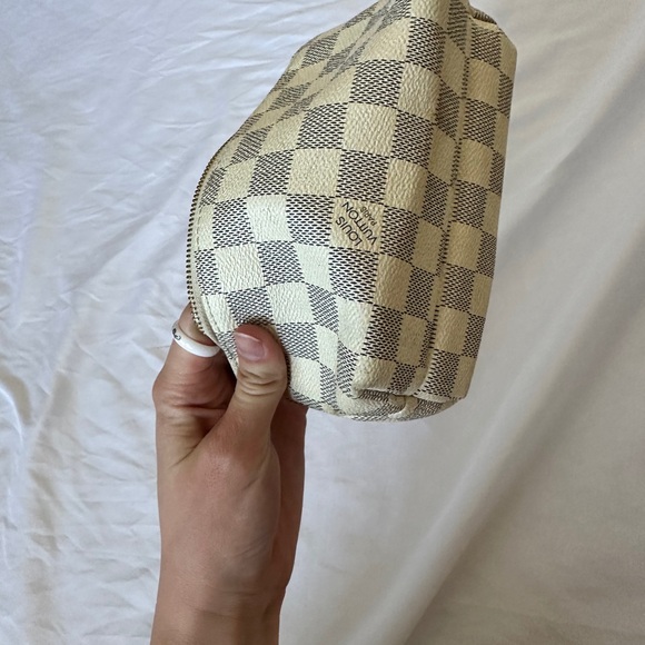 Louis Vuitton - Picture 7 of 7